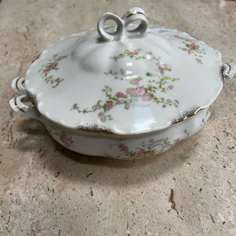 Old Abbey by Warwick 8” Round Covered Vegetable Bowl 1949